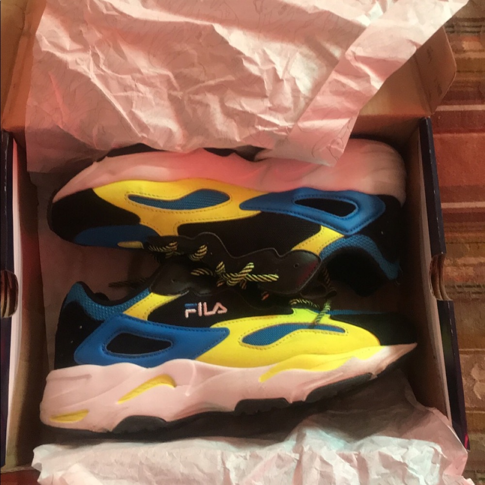 Filas - Picture 2 of 2